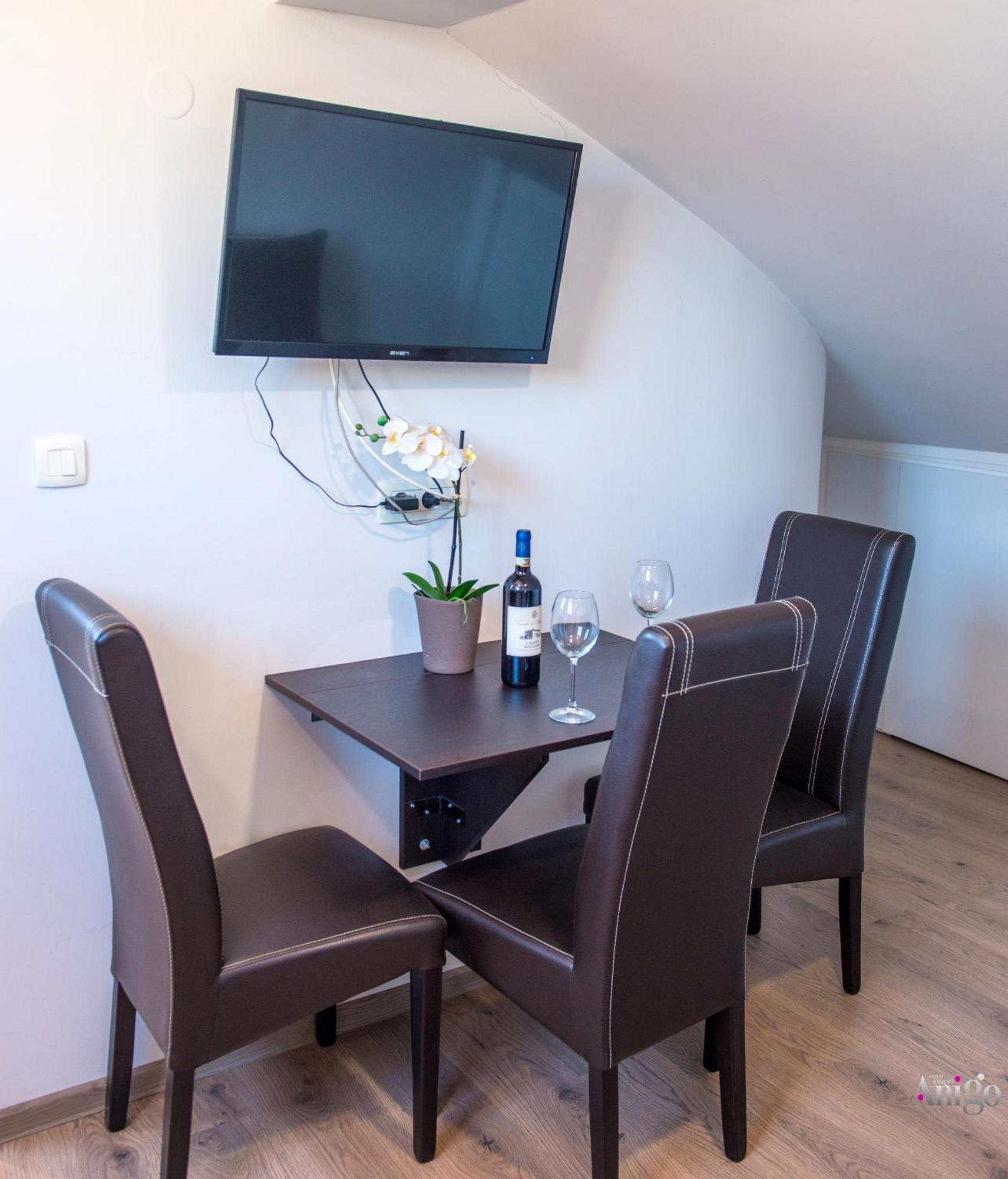 Apartments Enigma - With Private Parking Мостар Екстер'єр фото